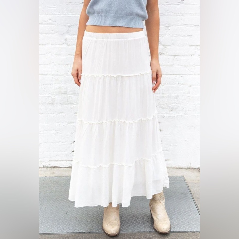 Brandy Melville Izzy Skirt in White - Picture 1 of 5